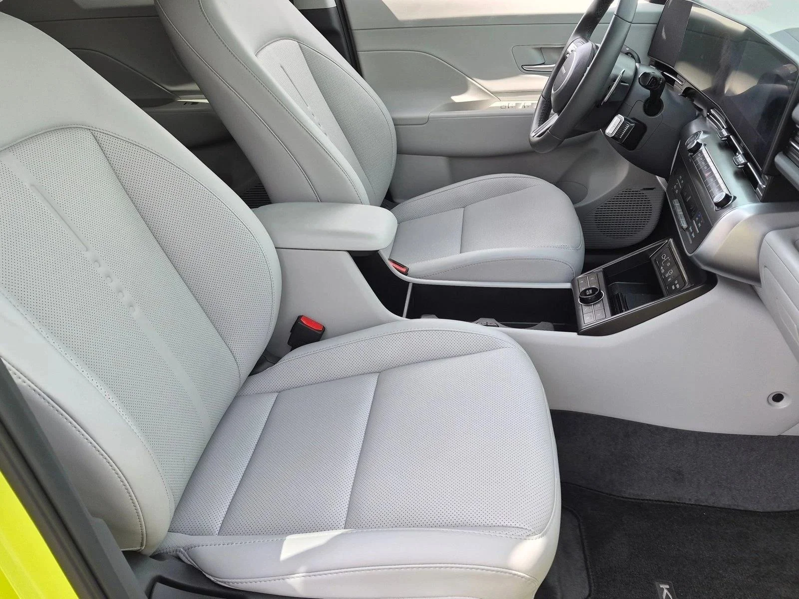 Used 2025 Neoteric Yellow Hyundai Limited image 21
