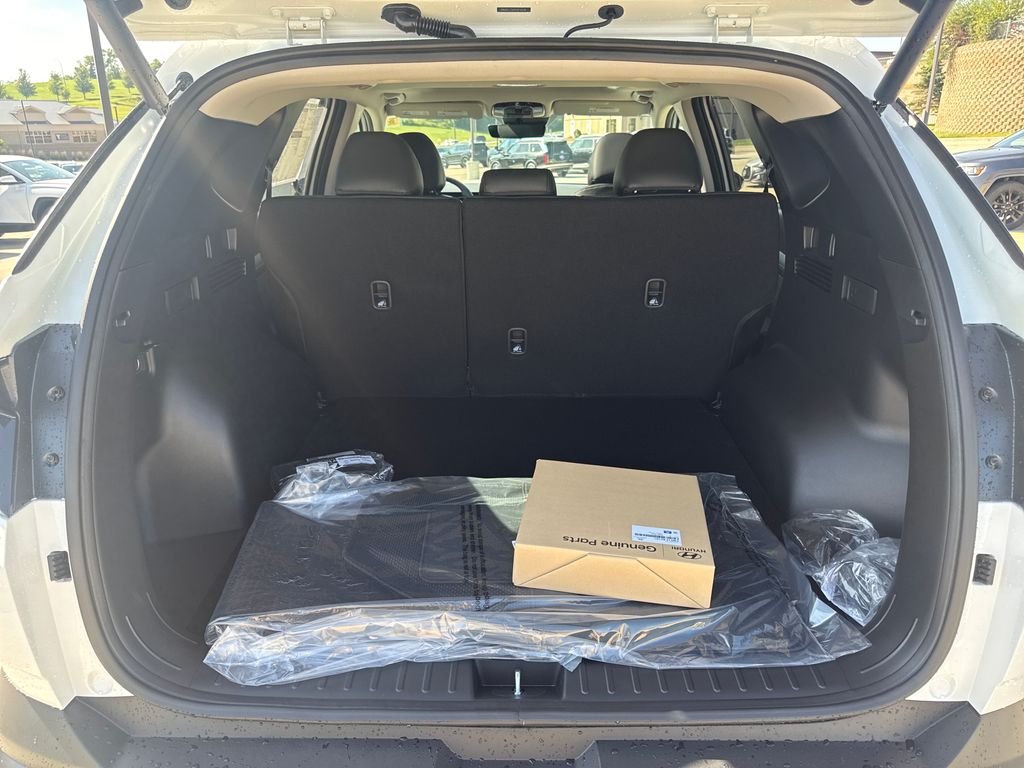 New 2026 White Hyundai SEL Premium image 23