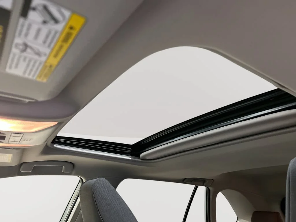 Used 2020  Toyota XLE image 22