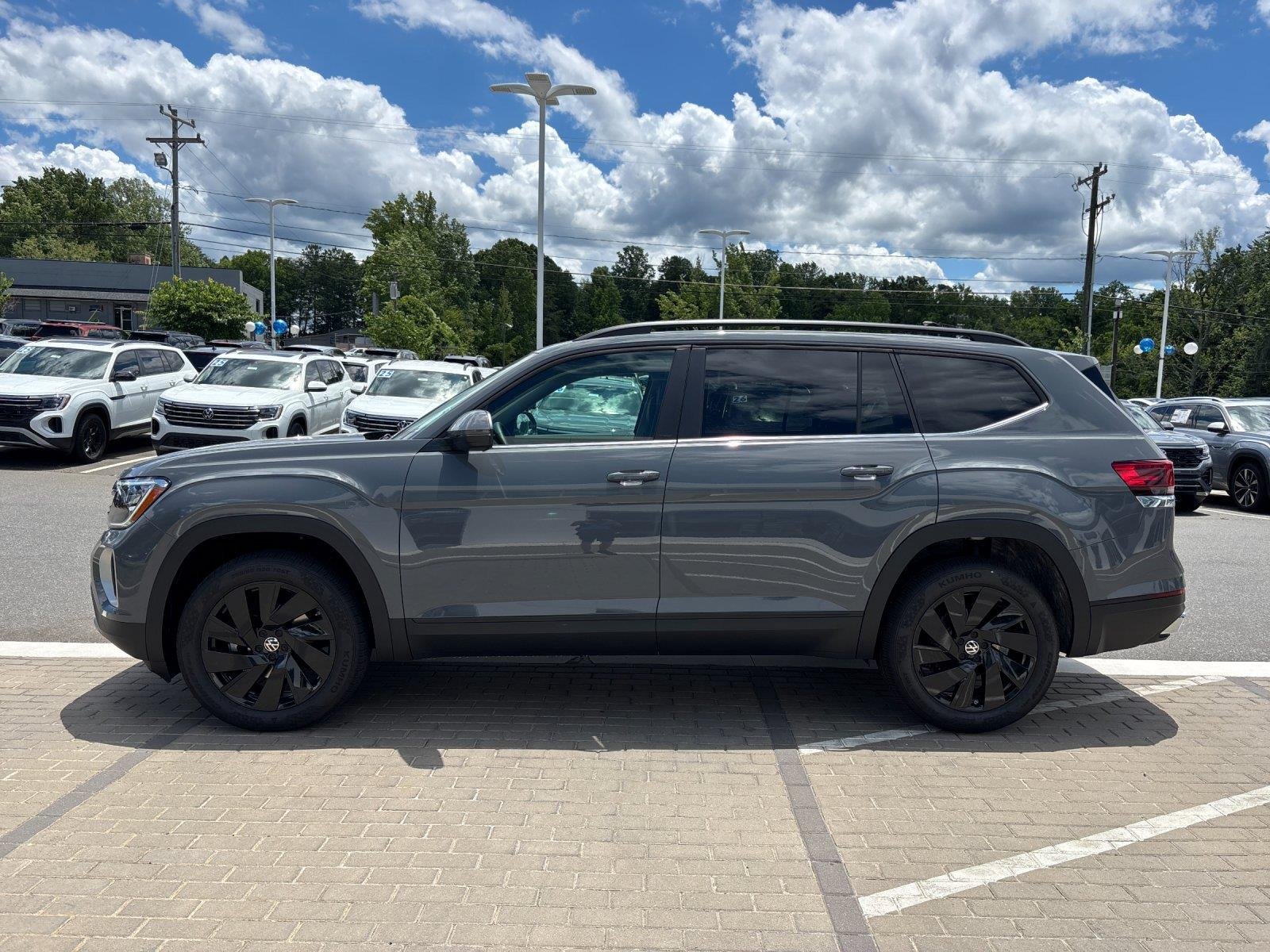 New 2026 pure gray Volkswagen 2.0T SE w/Technology image 2