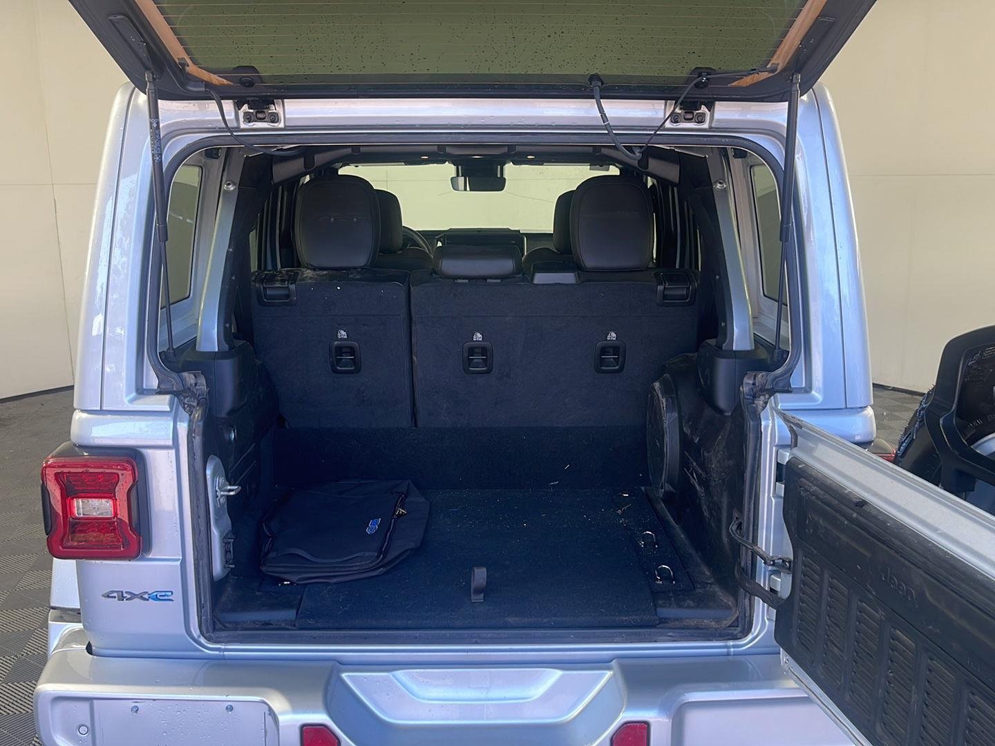 Used 2024 Silver Zynith Clearcoat Jeep High Altitude image 16