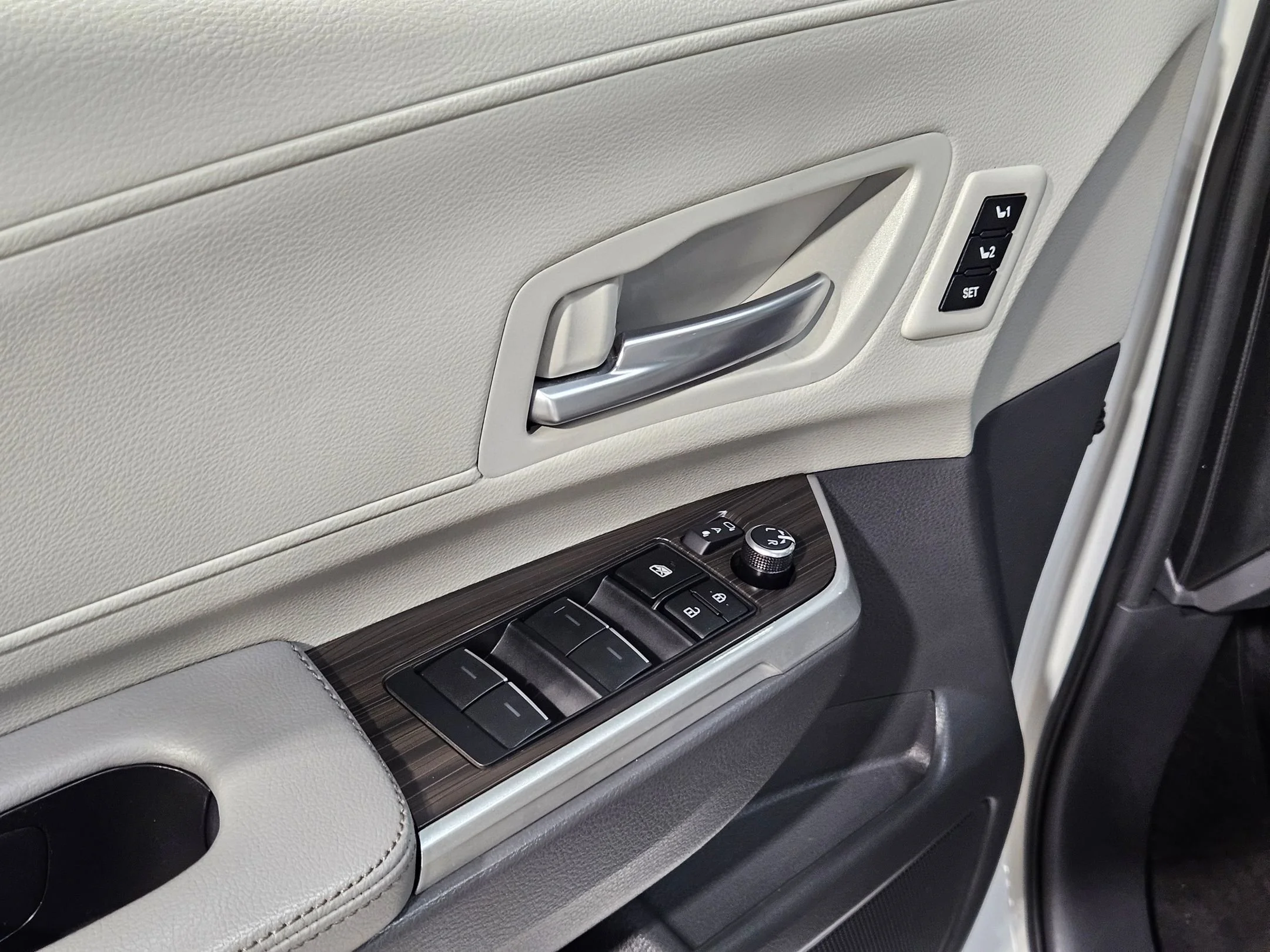 2024 Toyota Sienna Limited - Photo 21
