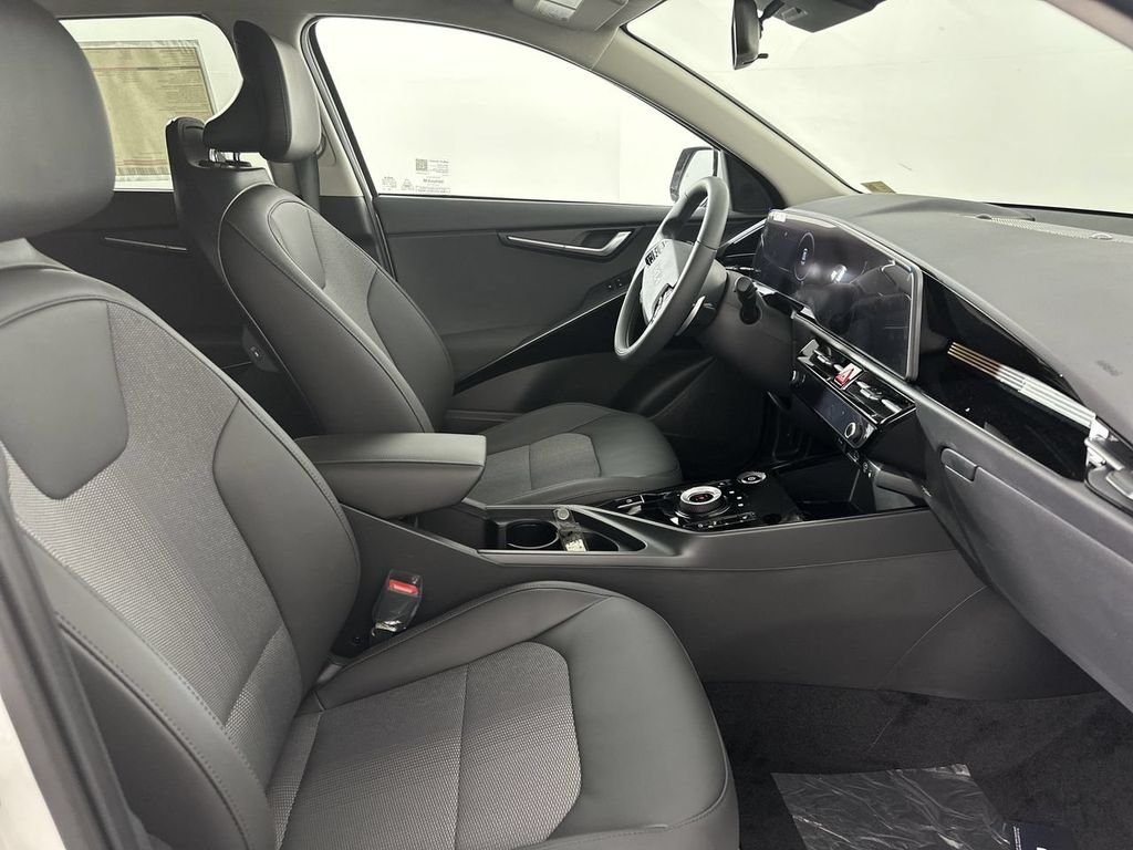 New 2026 Snow White Pearl Kia WIND image 12