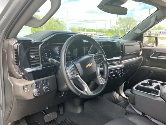 2024 Chevrolet Silverado 1500 LT - Photo 10
