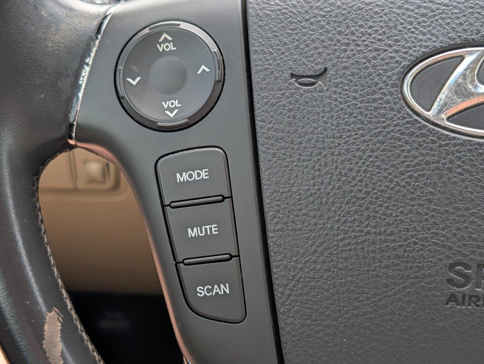 Used 2009 Sterling Blue Metallic Hyundai 3.8L image 23