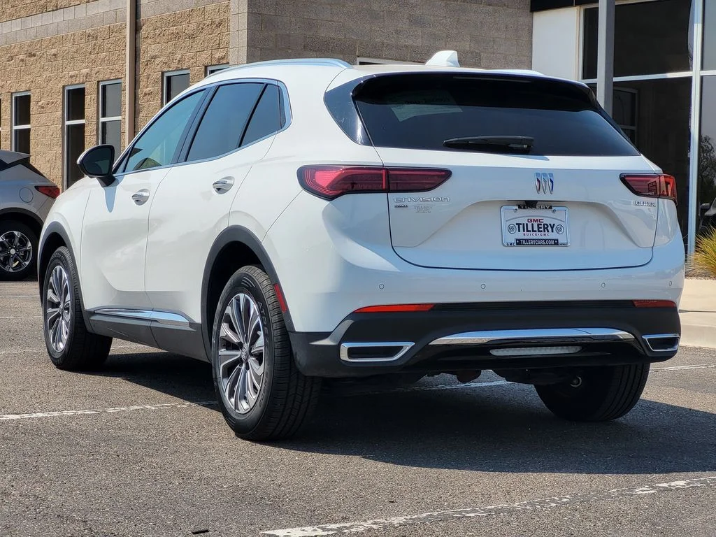 Used 2024 Summit White Buick Preferred image 5