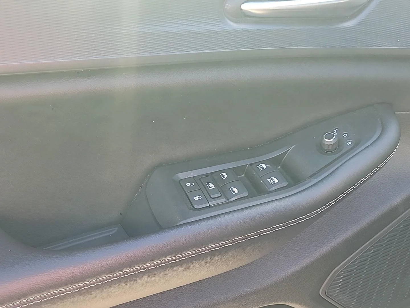Used 2023 Silver Zynith Jeep Altitude image 8