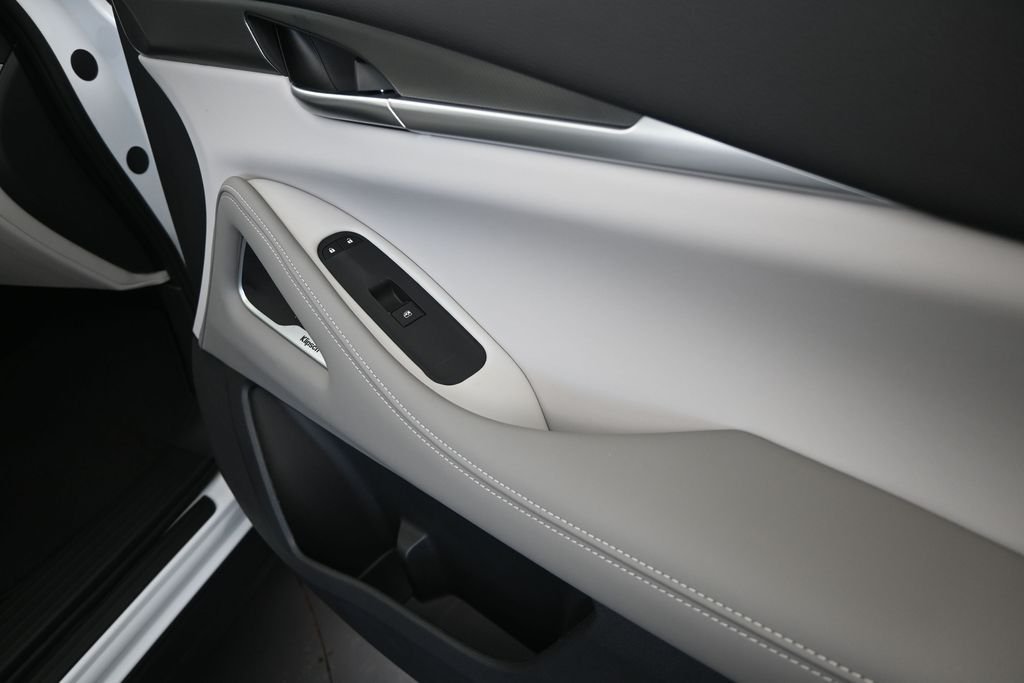 New 2027 RADIANT WHITE INFINITI Luxe FWD image 24