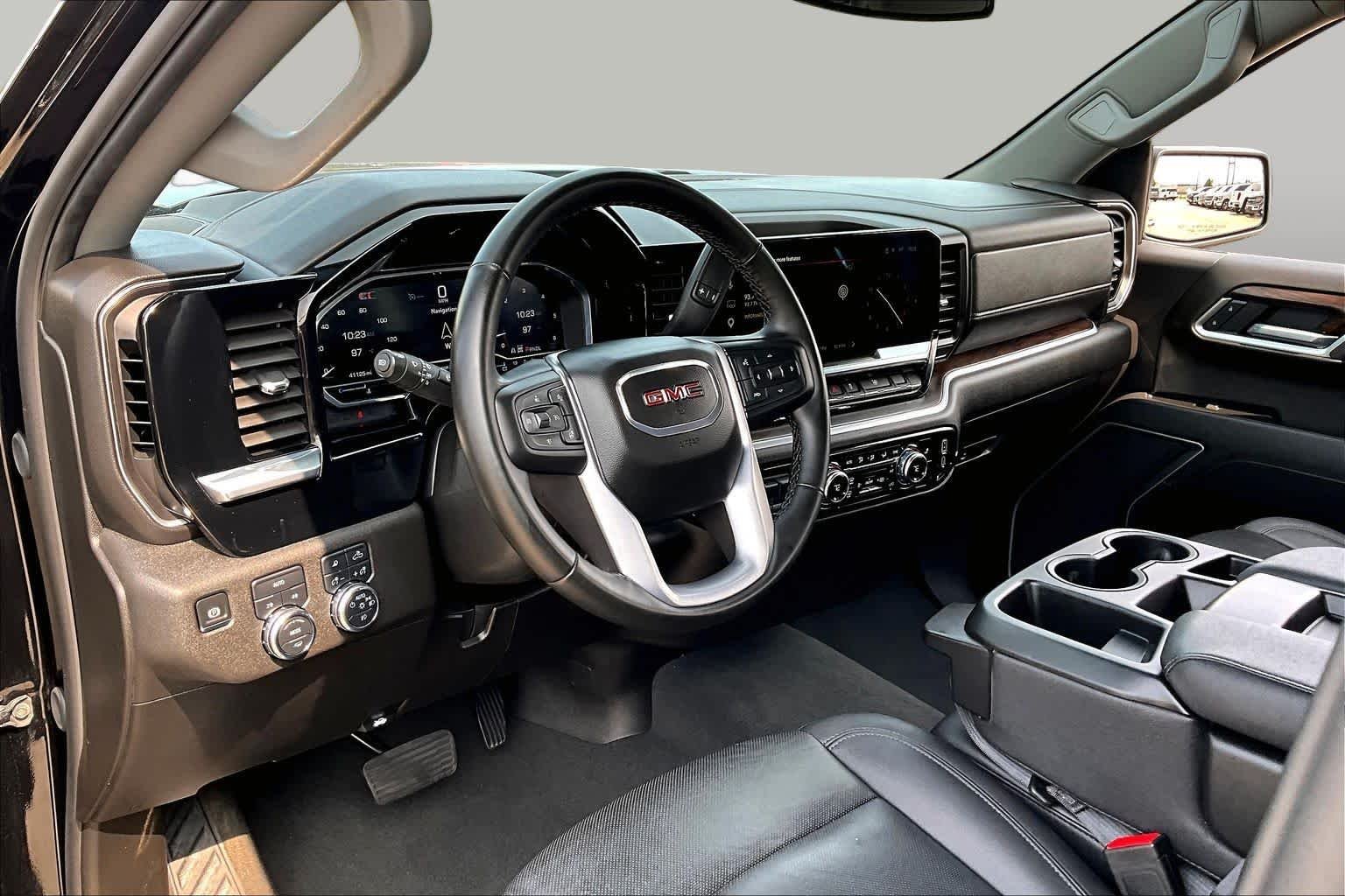 Used 2025 Onyx Black GMC SLT image 18