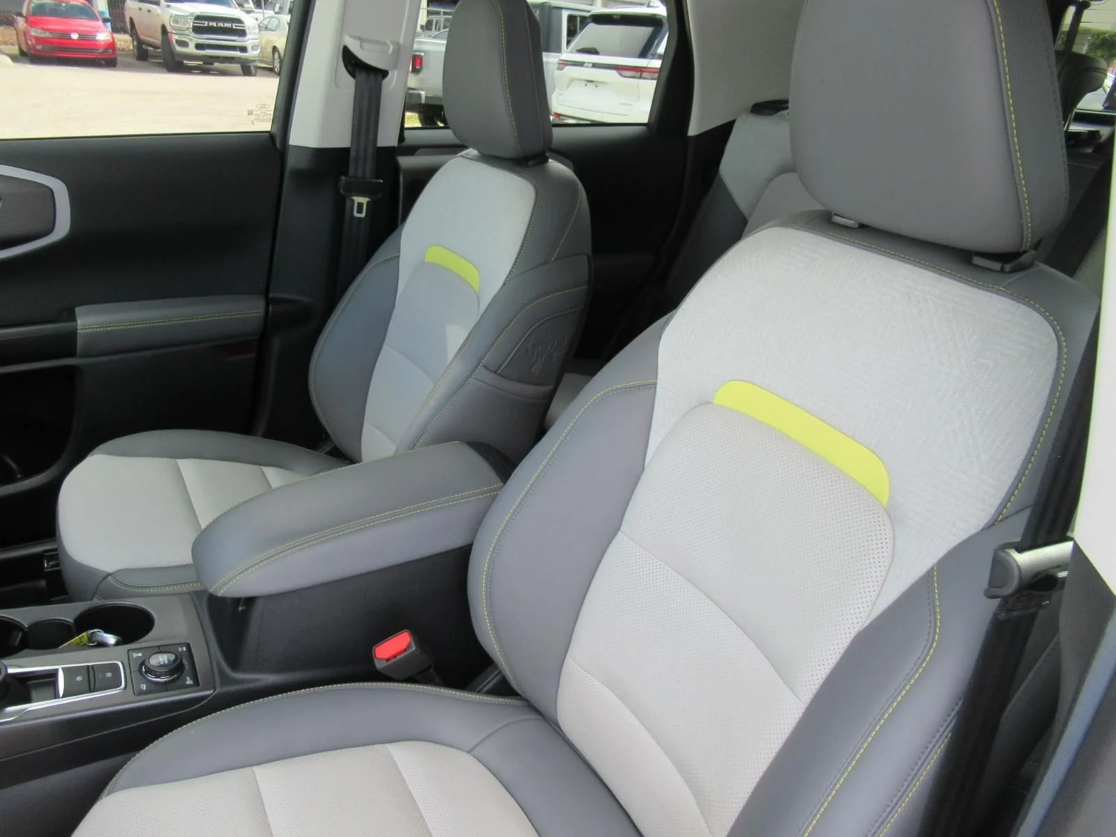 Used 2025 White Ford Badlands image 21