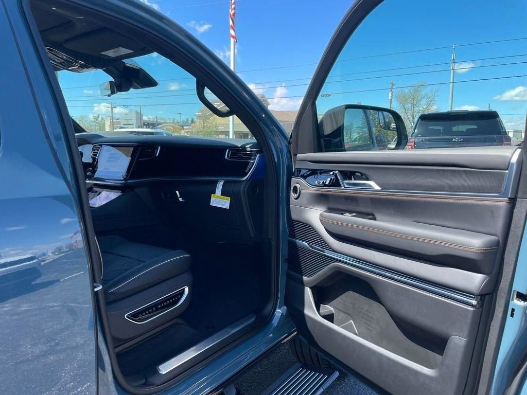 New 2026 Steel Blue Exterior Paint Jeep Summit Reserve image 41