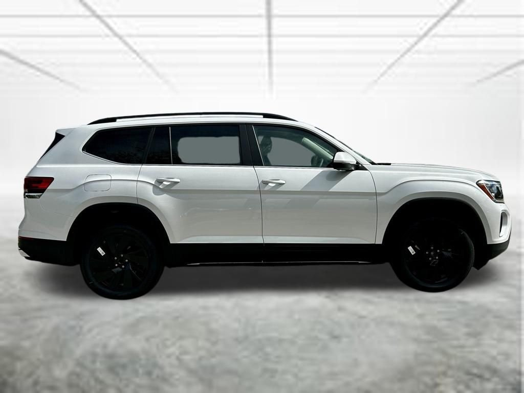 New 2026 White/off-white Volkswagen SE w/Technology image 4