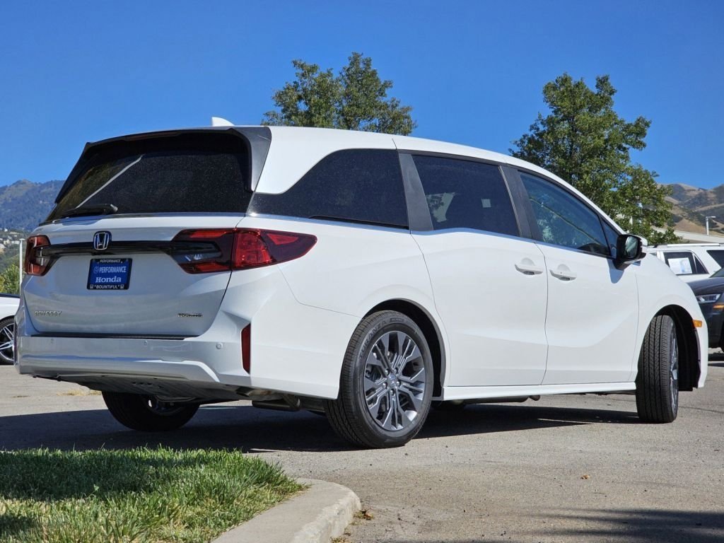 New 2026 Platinum White Pearl Honda Touring image 9