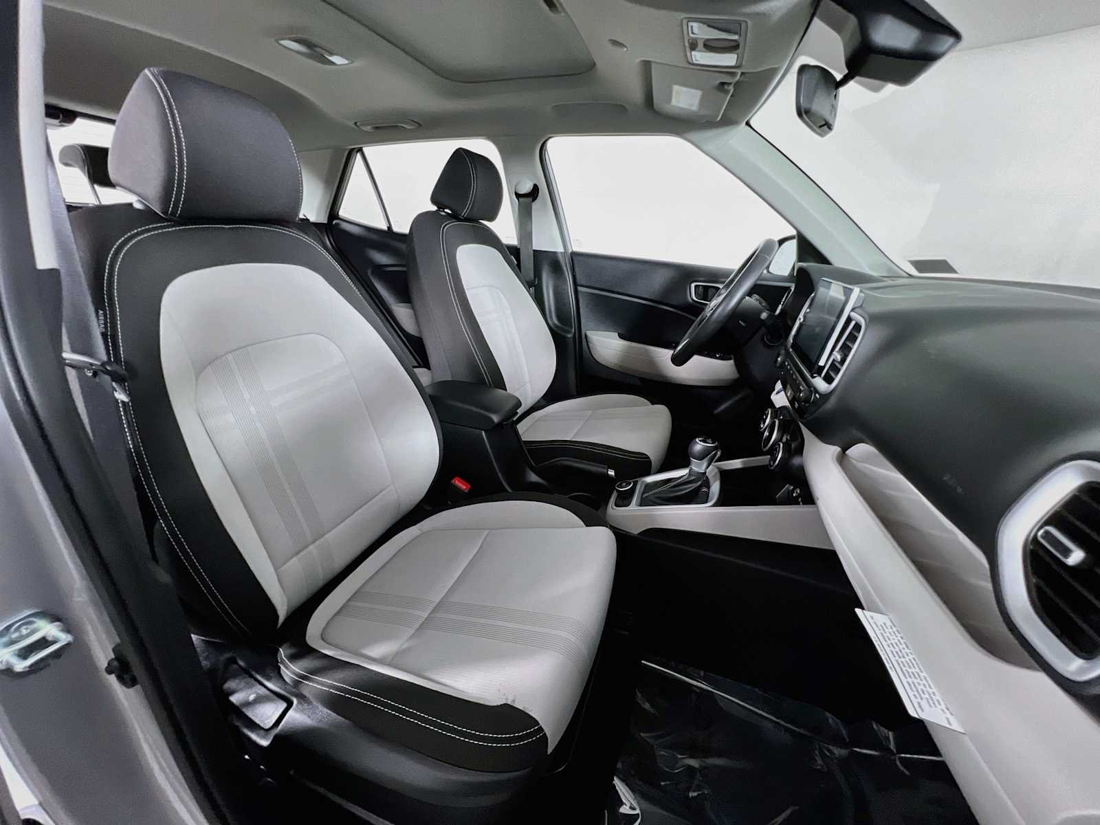 Used 2025 Shimmering Silver Hyundai SEL image 27
