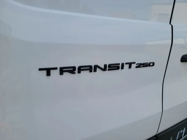 New 2026 Oxford White Ford Base image 9