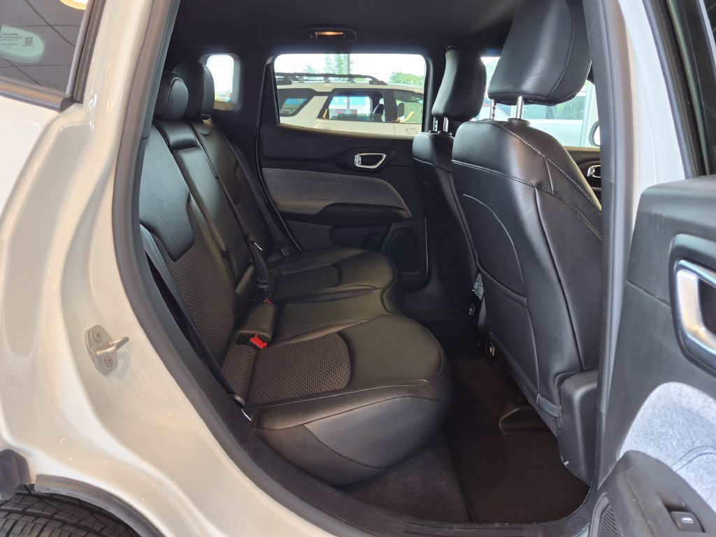 Used 2025 White Jeep Latitude image 23