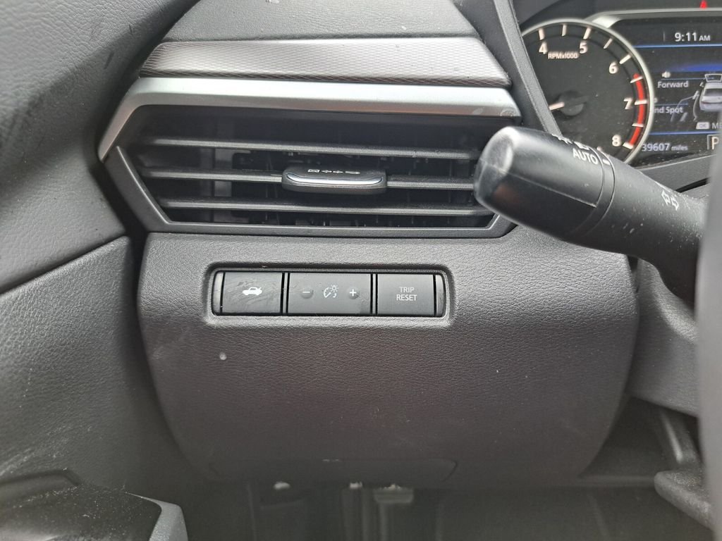 2025 Nissan Altima SR - Photo 15