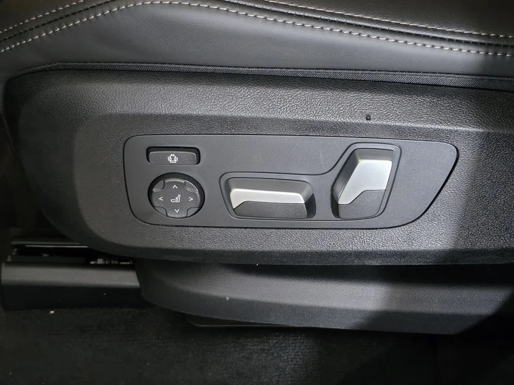New 2026 Black Sapphire Metallic BMW sDrive40i image 18