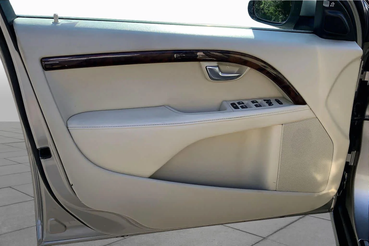 Used 2013 Twilight Bronze Metallic Volvo 3.2L image 20
