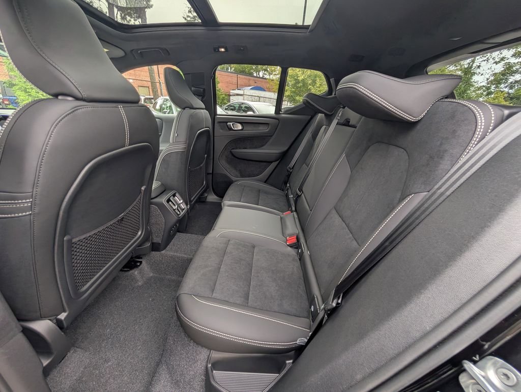 Used 2026 Black Volvo B5 Ultra Black Edition image 7