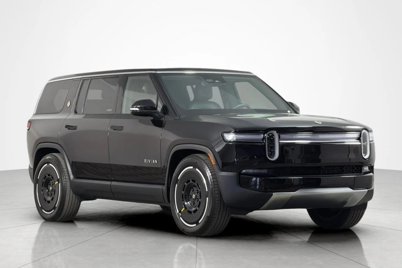 Used 2025 BLACK Rivian Adventure image 7