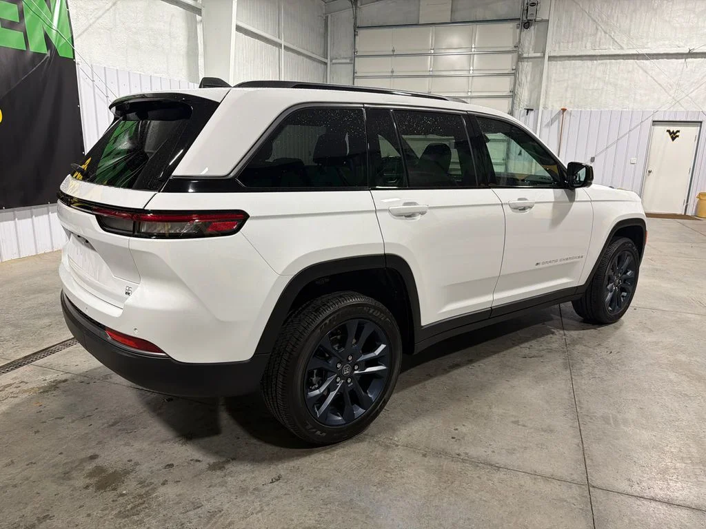 New 2026 Bright White Clear-Coat Exterior Paint Jeep 85th Anniversary Edition image 6