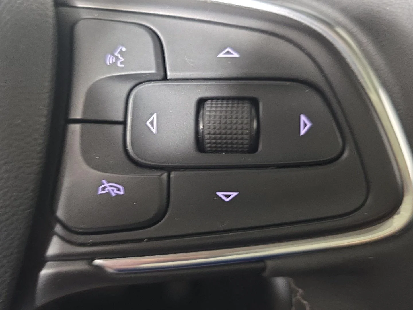 Used 2023 Sapphire Metallic Buick Essence image 21