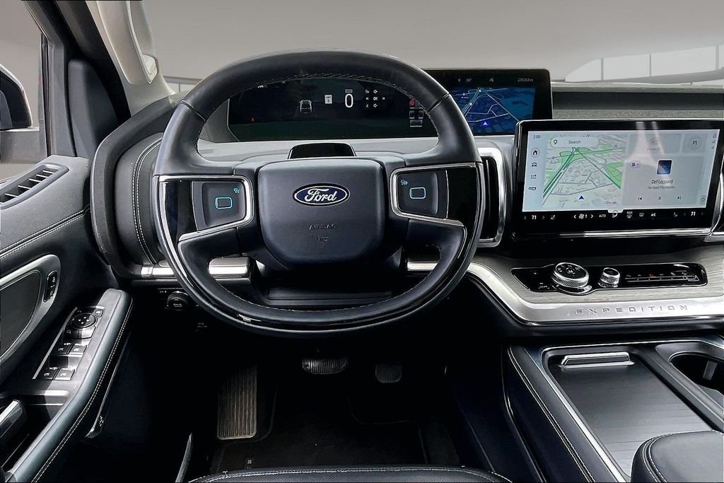 Used 2025 Black Ford Platinum image 5