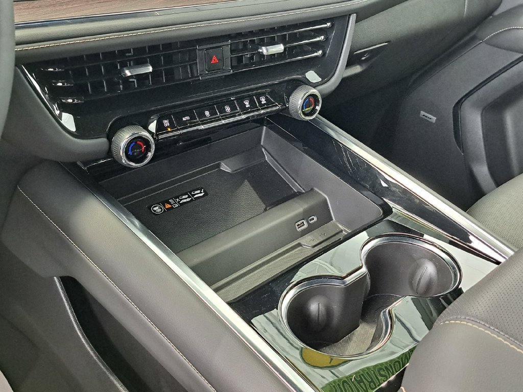 2026 Chevrolet Suburban Premier - Photo 11