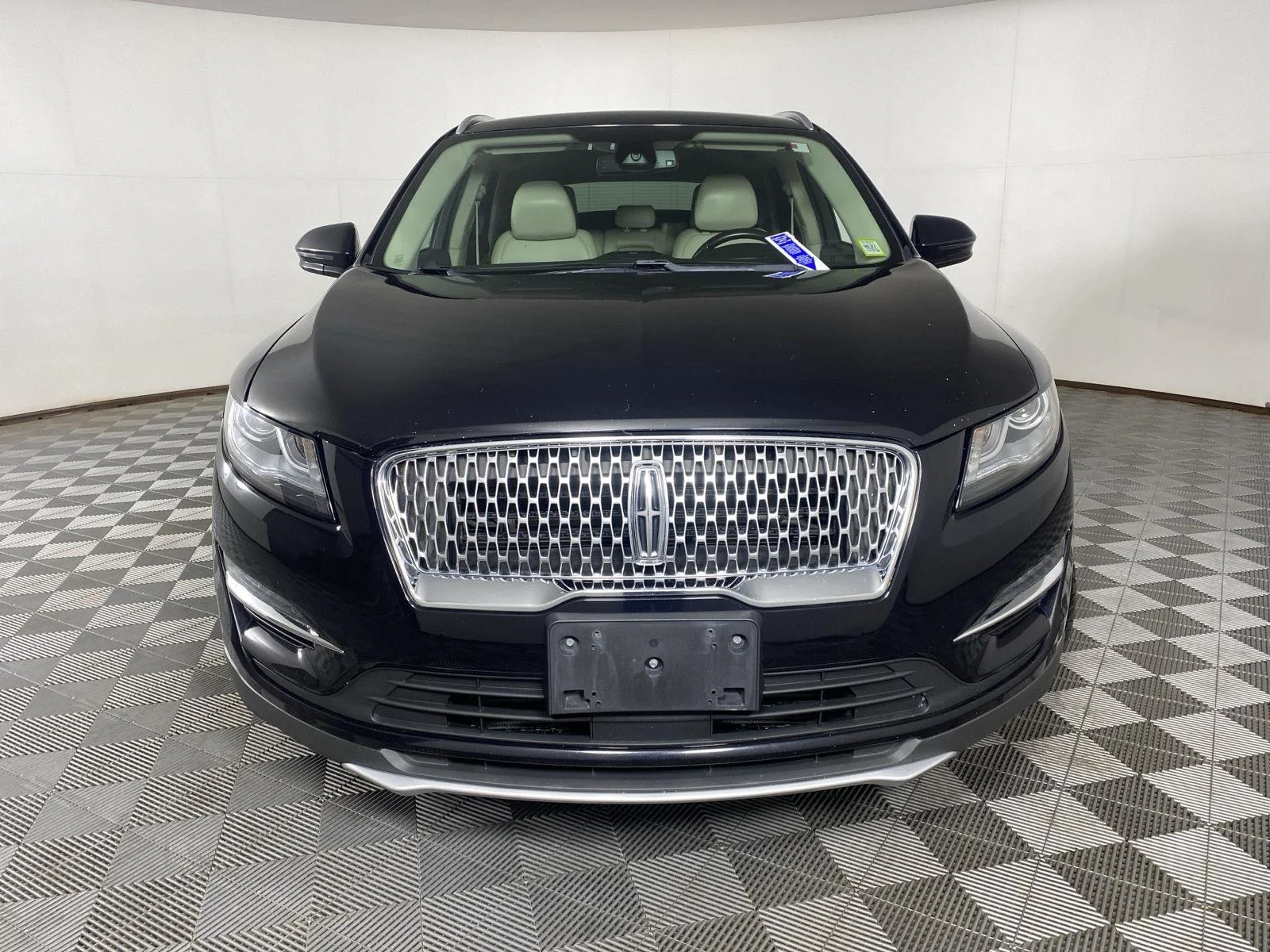 Used 2019 Infinite Black Metallic Lincoln Select image 2