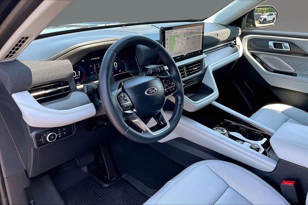 2026 Ford Explorer Platinum - Photo 3