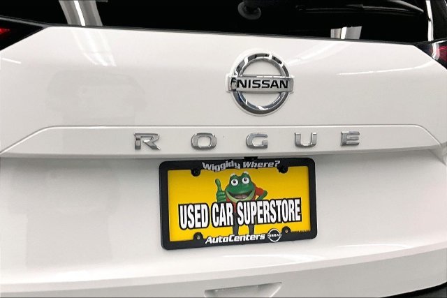 Used 2021 Glacier White Nissan SV image 9