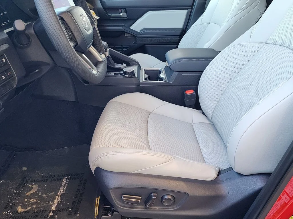 2026 Toyota Tacoma Limited - Photo 12