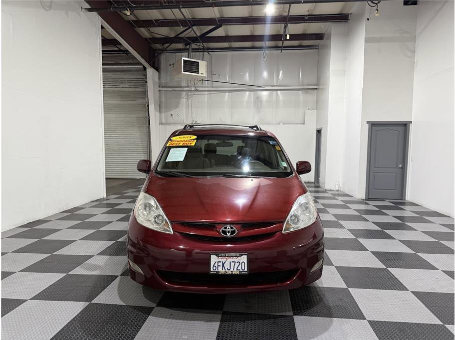 2008 Toyota Sienna XLE photo 3