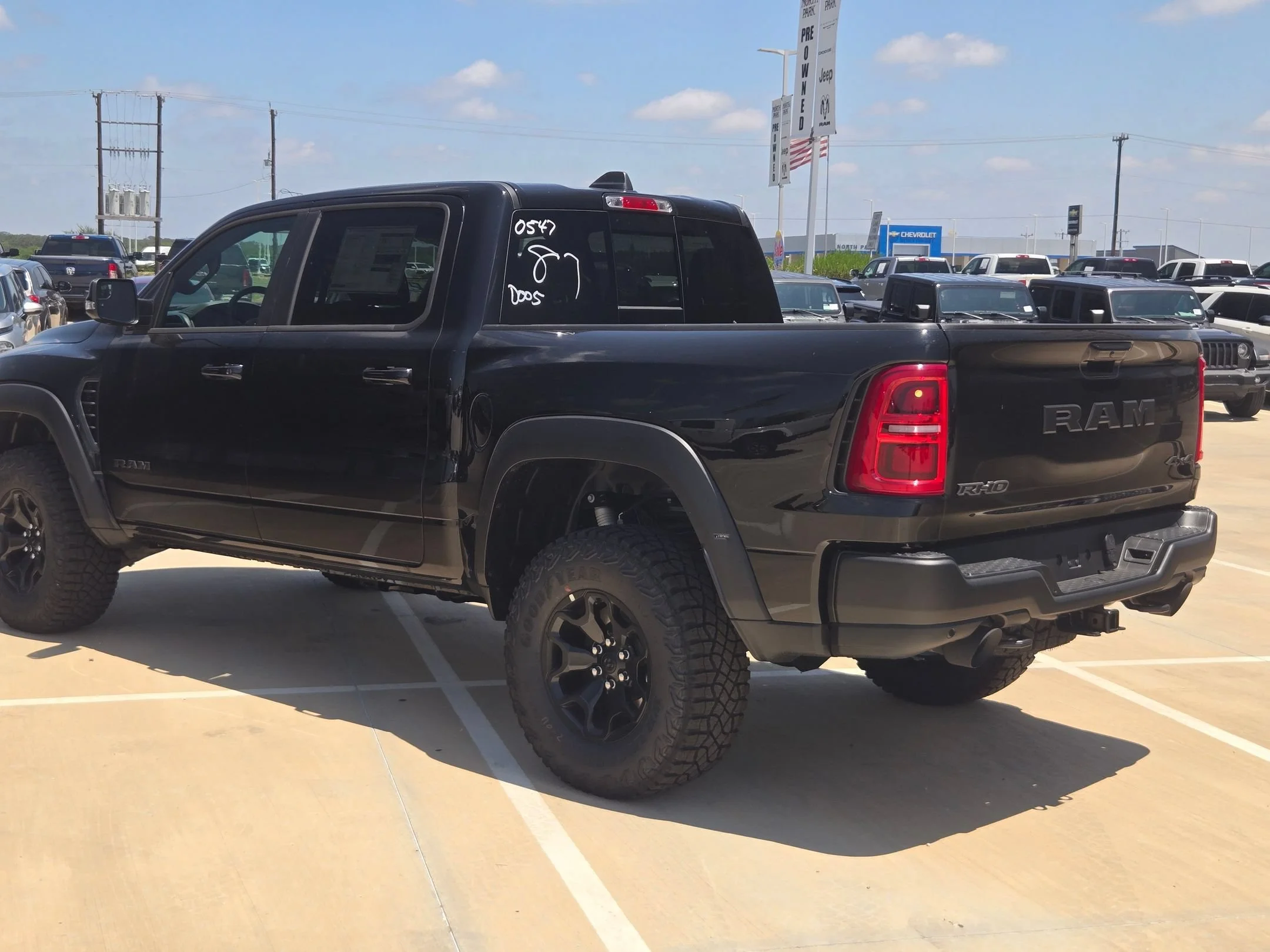 New 2026 Diamond Black Crystal Pearl-Coat Exterior Paint RAM RHO image 5