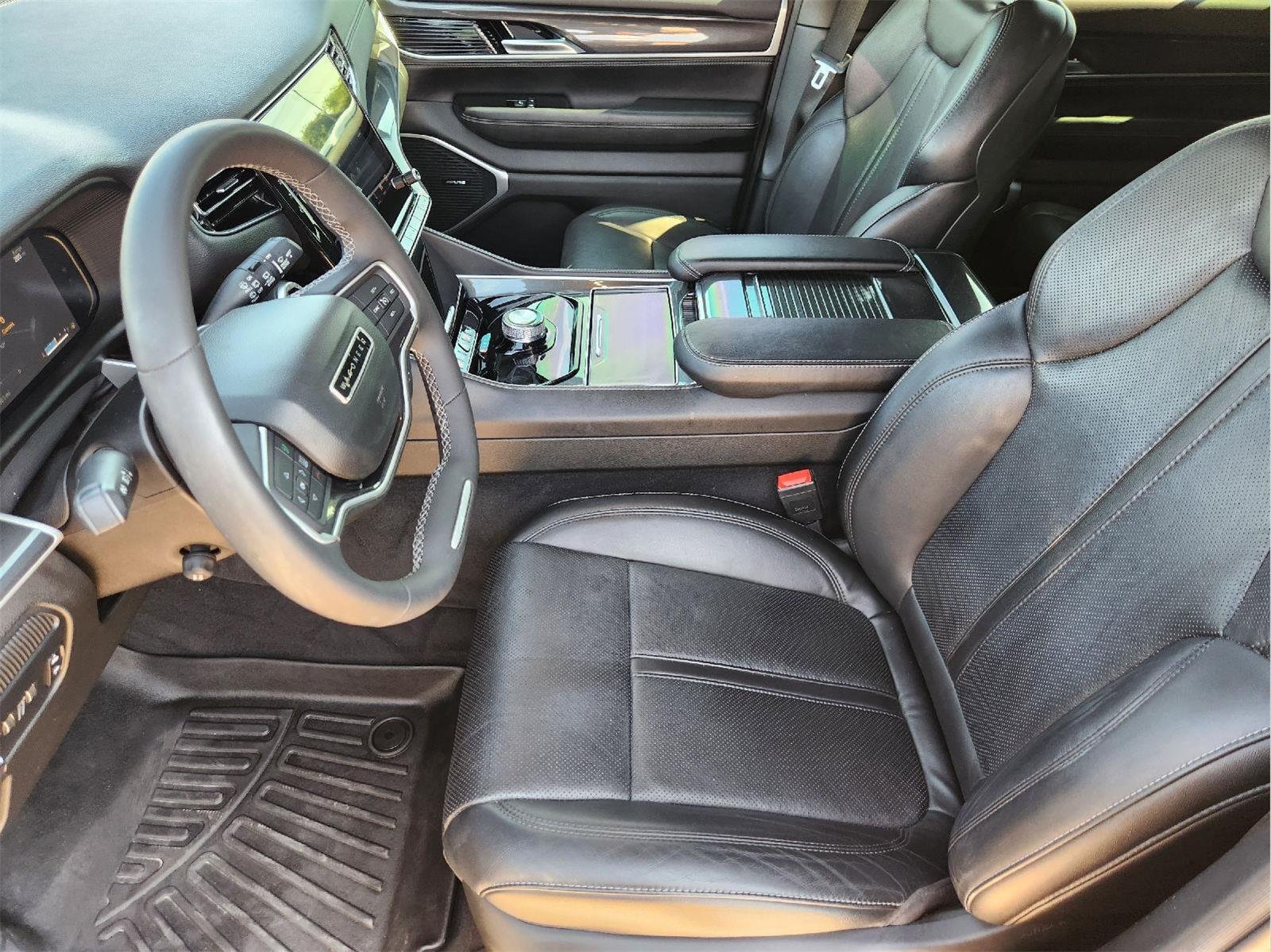 2022 Jeep Wagoneer photo 12 of 32