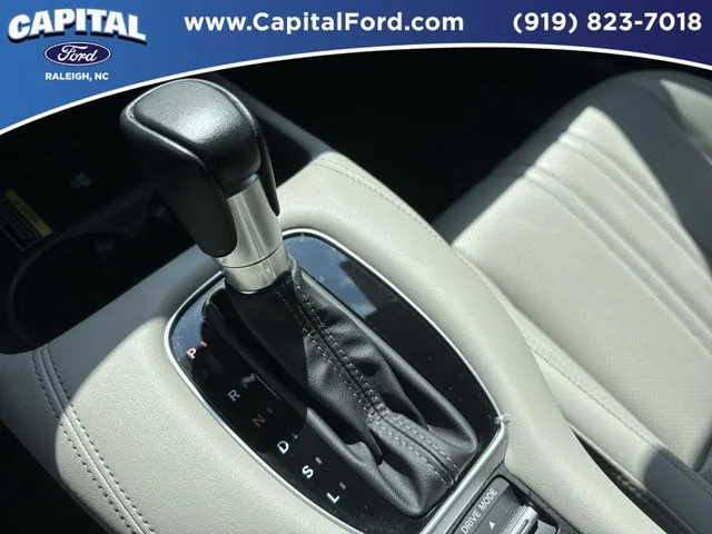 Used 2024 White Honda EX-L image 31