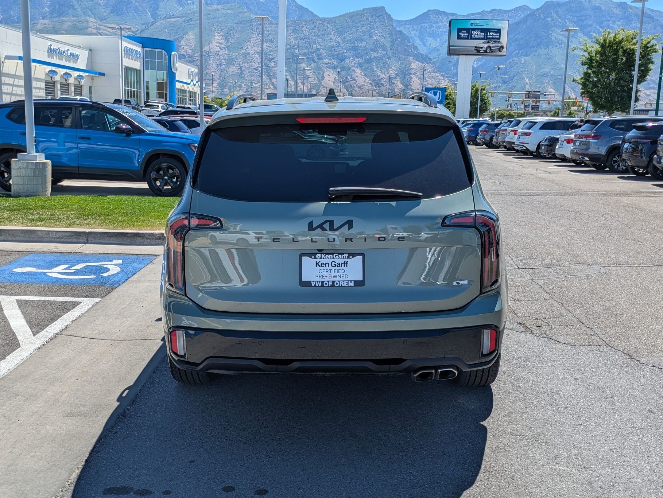 Used 2025 Jungle Green Kia EX X-Line image 4