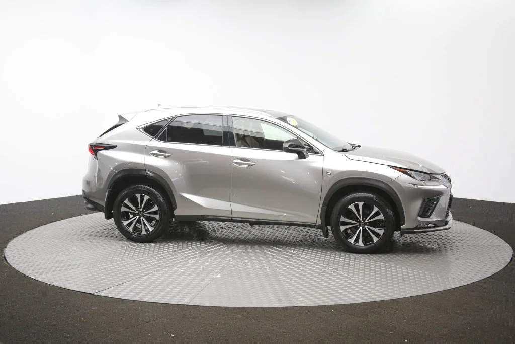 Used 2018  Lexus  image 42