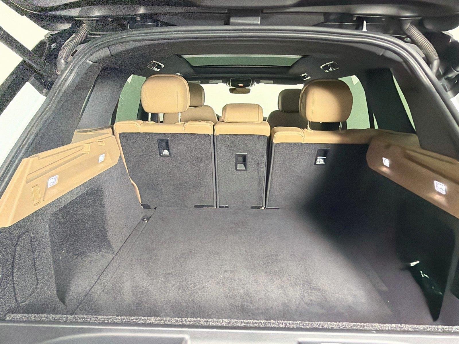 Certified Used 2024 Fuji White Land Rover SE image 27