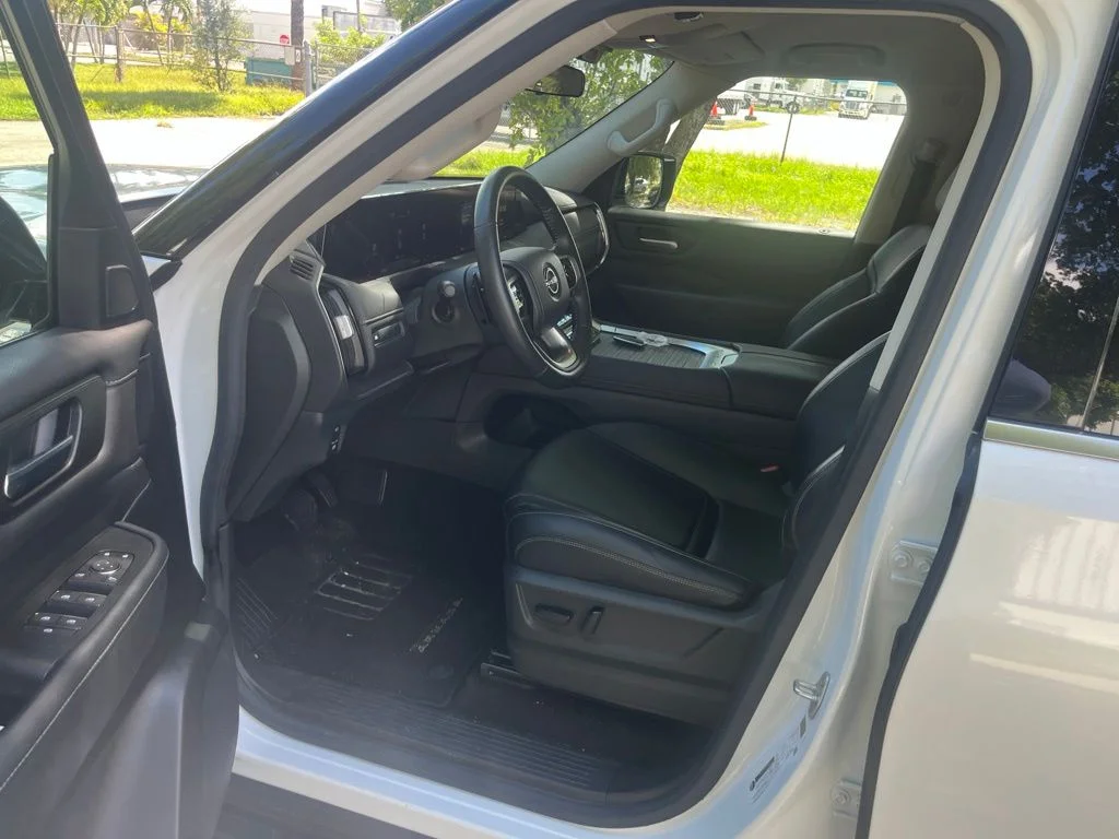 Used 2025 Aspen White Nissan SV image 4
