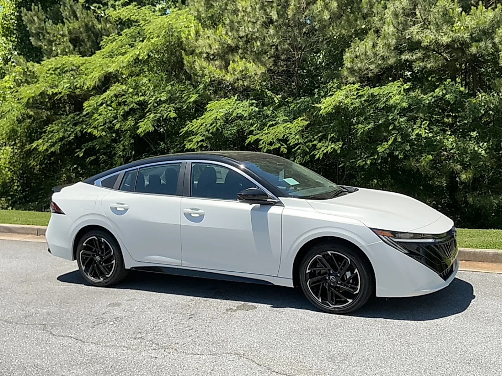 New 2026 Aspen White Tricoat/Super Black Nissan SR image 1