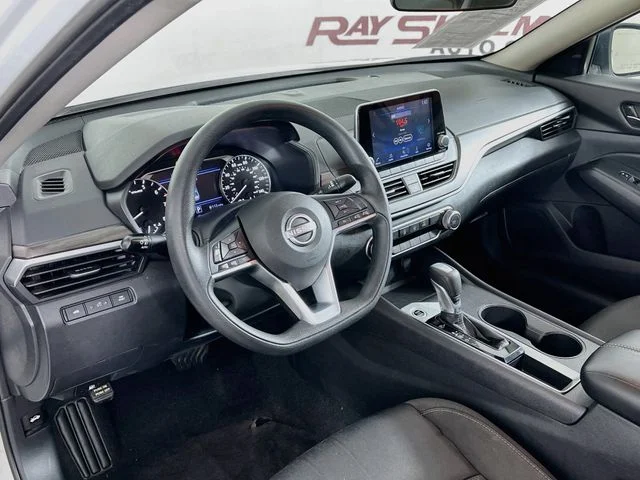 Used 2025 White Nissan 2.5 SV image 32