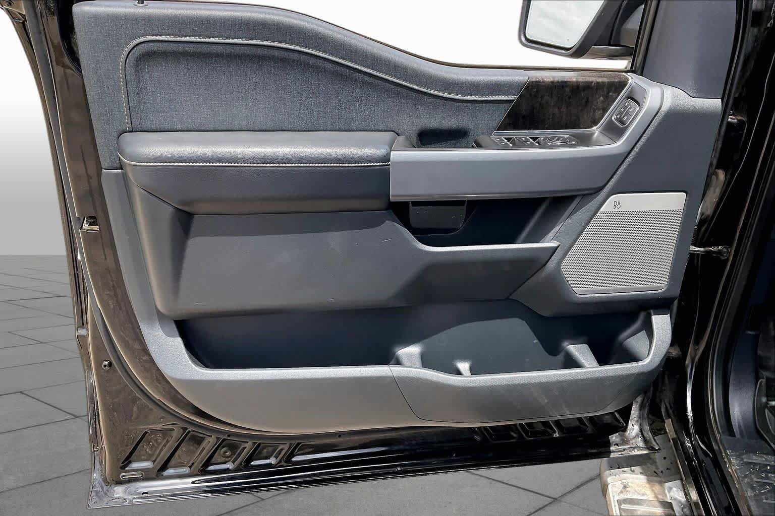 Used 2021 Agate Black Metallic Ford LARIAT image 21