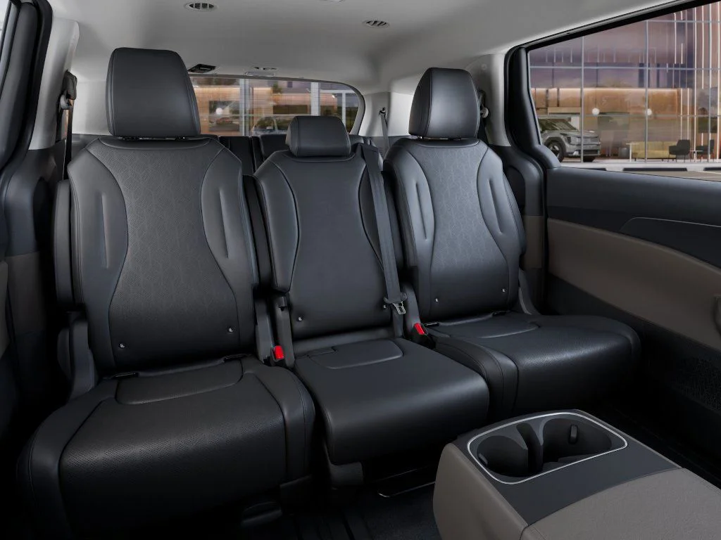 New 2026 Snow White Pearl Kia LXS image 16