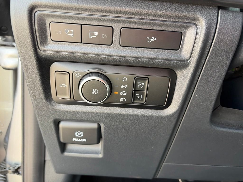 Used 2024 Silver Ford XLT image 23