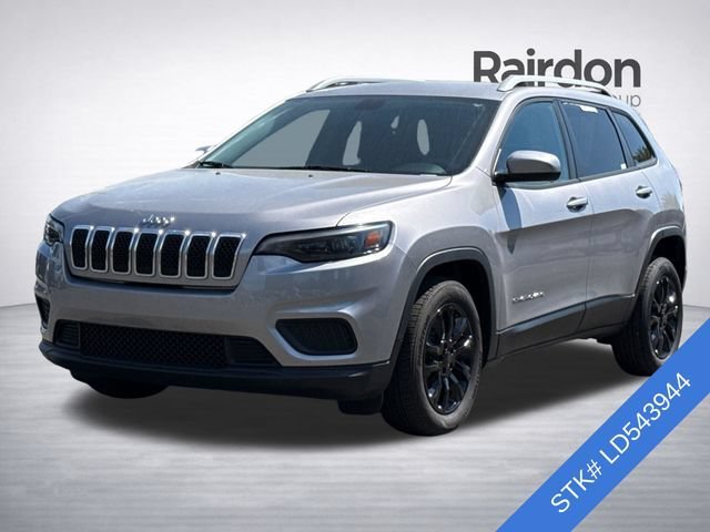 Used 2020 Billet Silver Metallic Clearcoat Jeep Latitude image 3