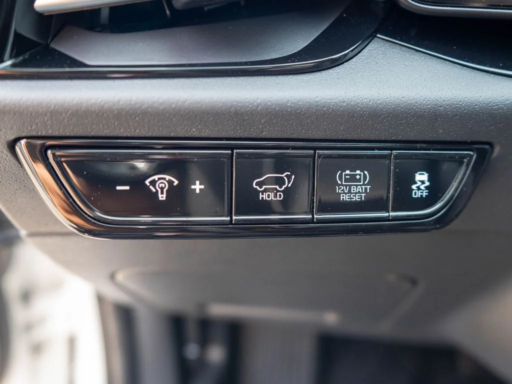 New 2026 Snow White Pearl Kia SX image 18