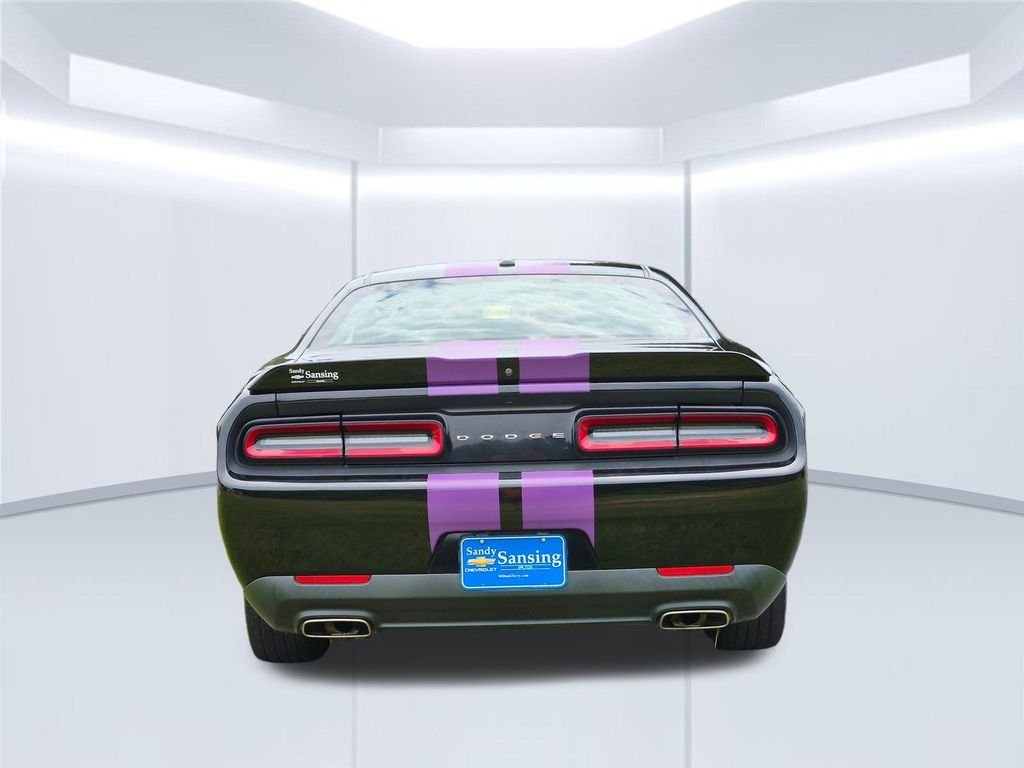 Used 2019 Black Dodge SXT image 5