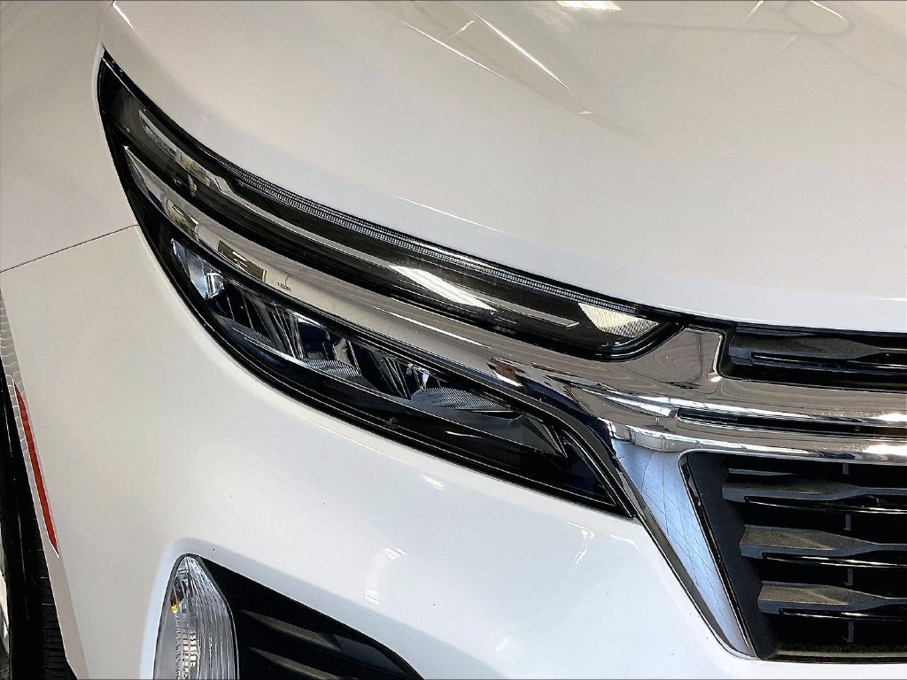 Used 2024 Summit White Chevrolet LT image 32
